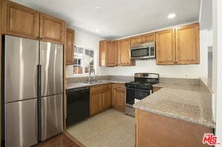 19027 Wyandotte St - Photo 6 of 8