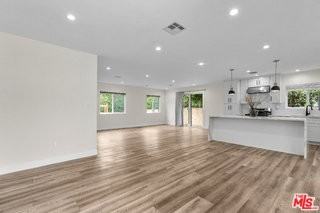 18343 Calvert St - Photo 2 of 8