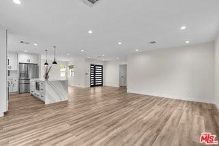 18343 Calvert St - Photo 4 of 8