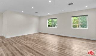 18343 Calvert St - Photo 5 of 8
