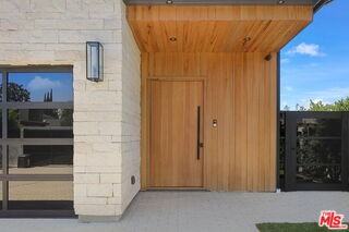 5917 Rhodes Ave - Photo 4 of 8