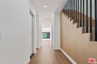 5917 Rhodes Ave - Photo 5 of 8