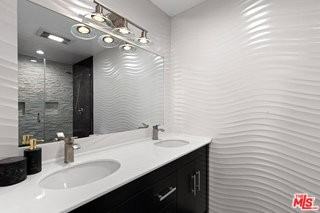 21817 Providencia St - Photo 6 of 8