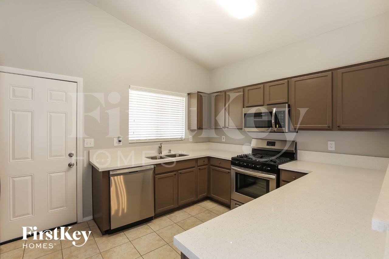 4641 Possum Berry Ln - Photo 5 of 15