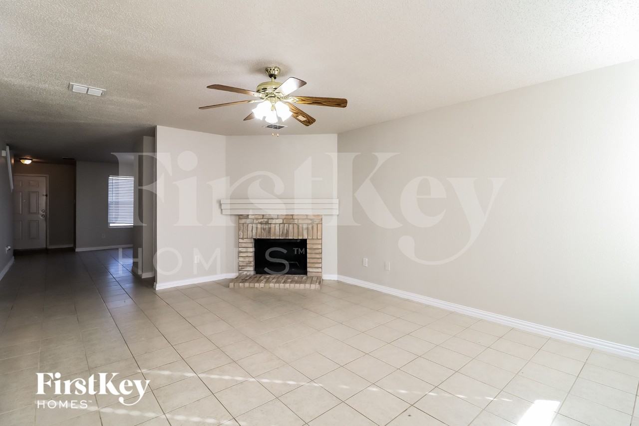 3913 Fox Run Dr - Photo 4 of 16