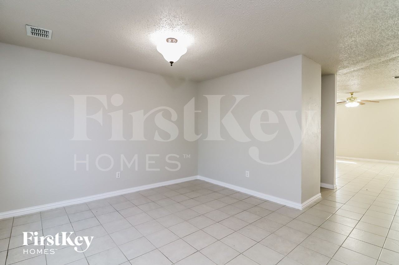 3913 Fox Run Dr - Photo 5 of 16