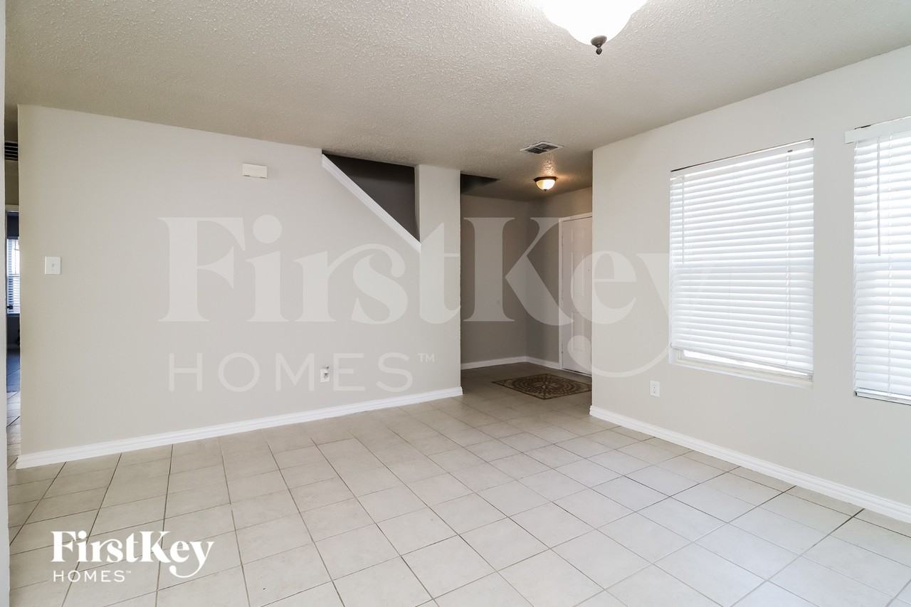 3913 Fox Run Dr - Photo 6 of 16