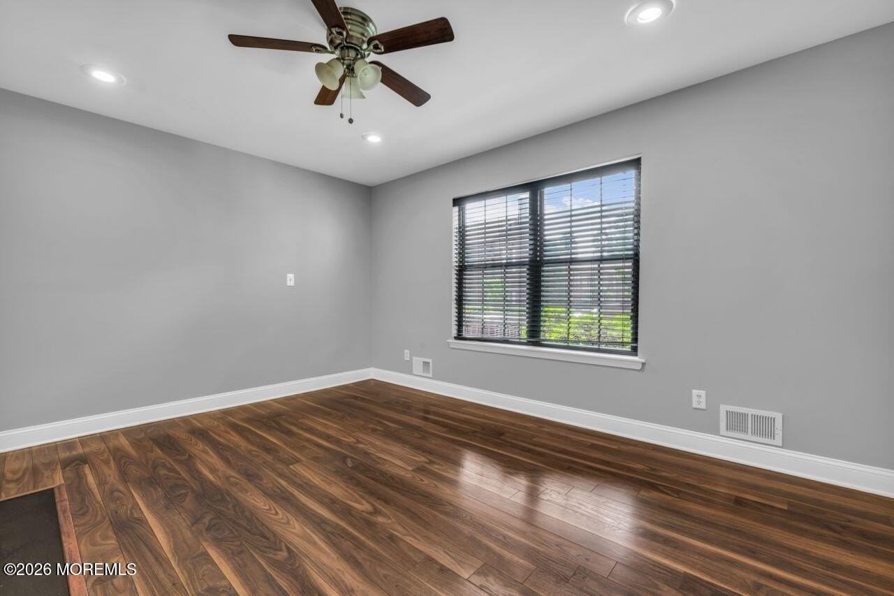 803 Wellington Pl - Photo 3 of 12