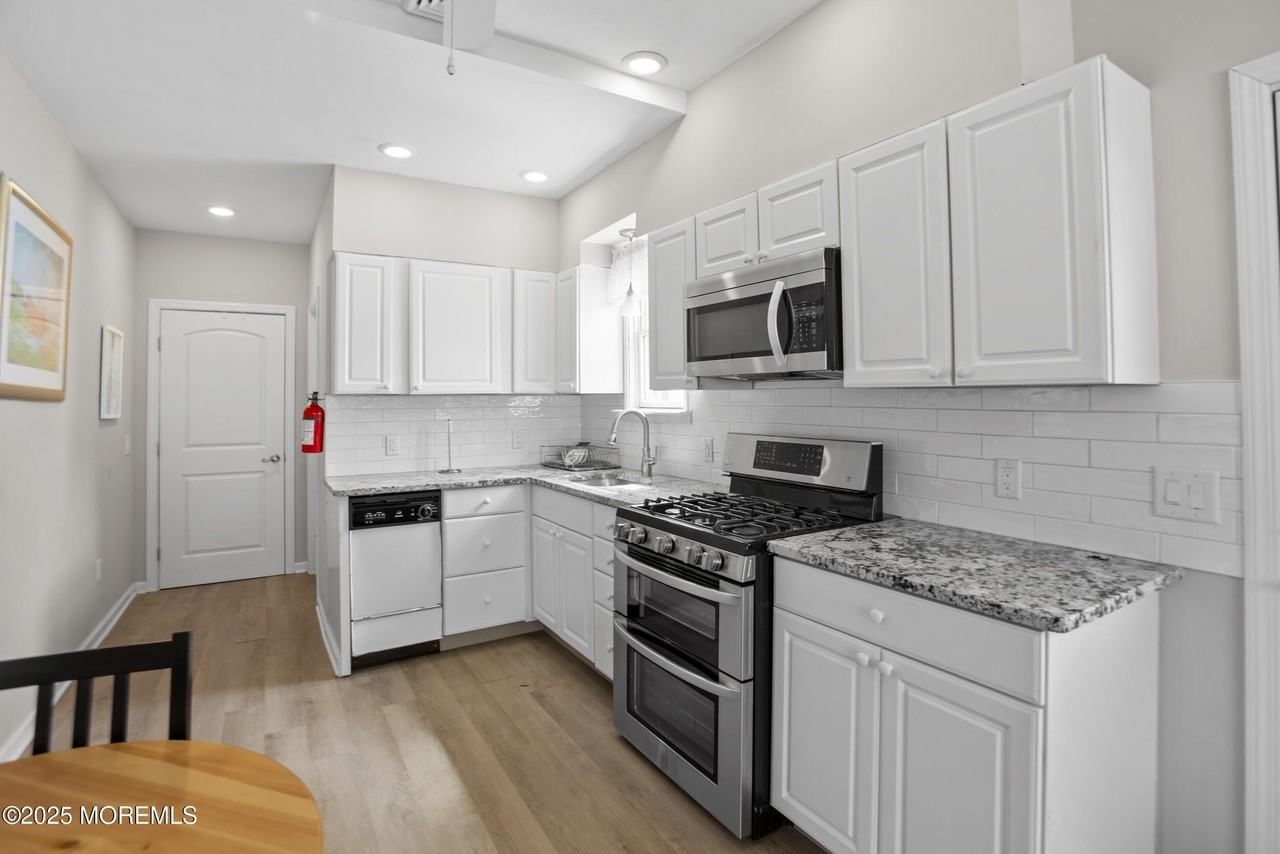 488 2nd Ave #REAR - Photo 4 of 8