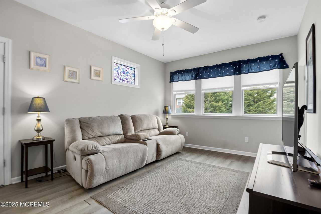 488 2nd Ave #REAR - Photo 6 of 8