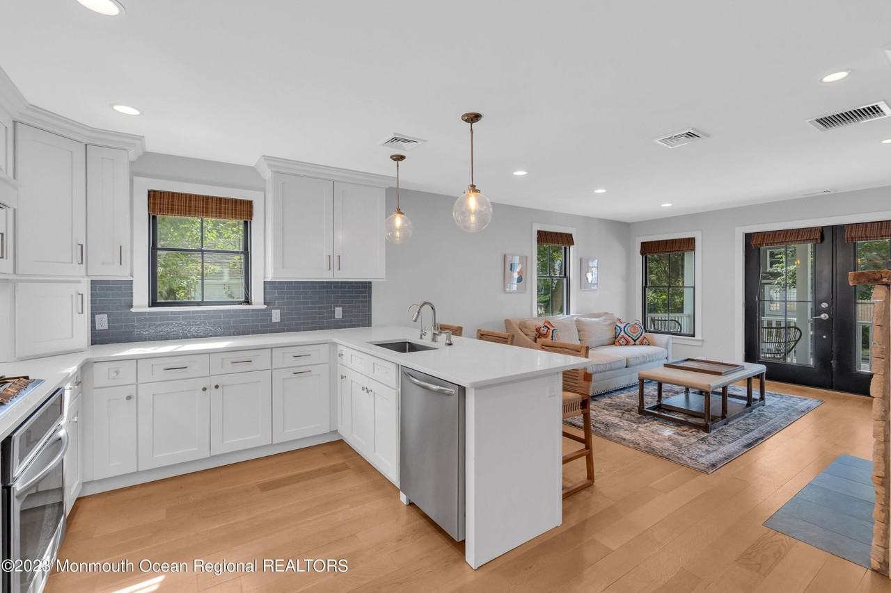 515 Beechwood Ave - Photo 4 of 21