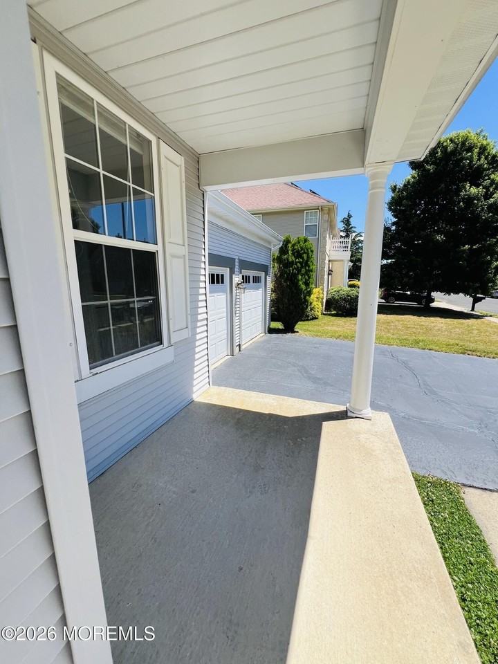 18 Dayna Ct - Photo 2 of 15