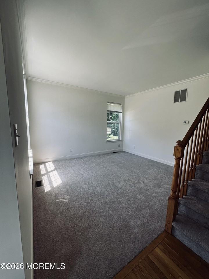 18 Dayna Ct - Photo 4 of 15