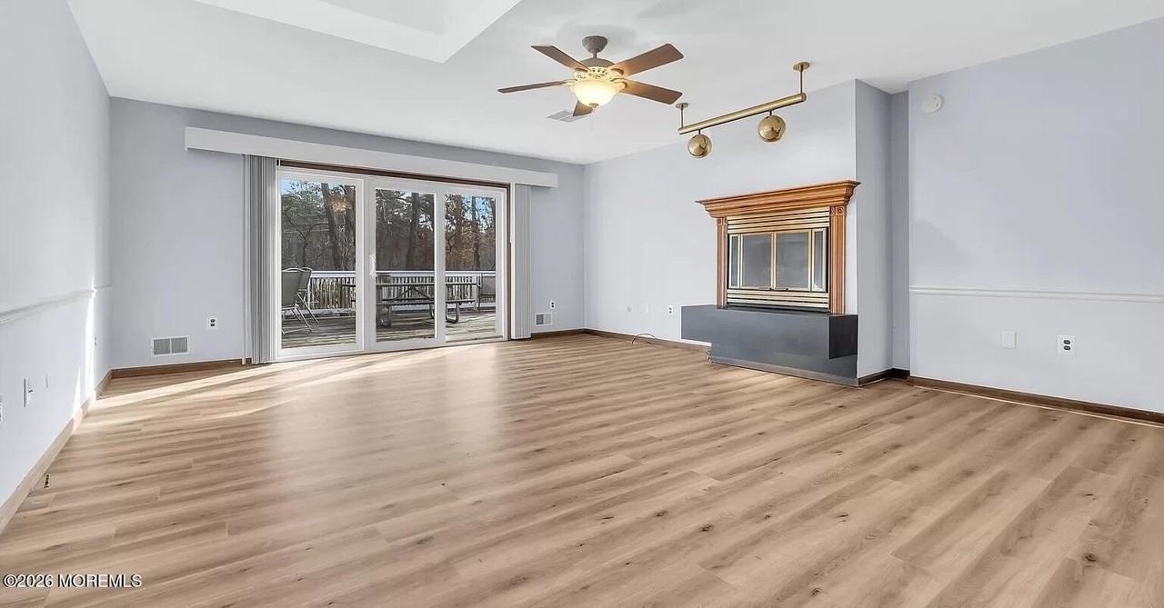 1097 Lakewood Farmingdale Rd - Photo 5 of 14