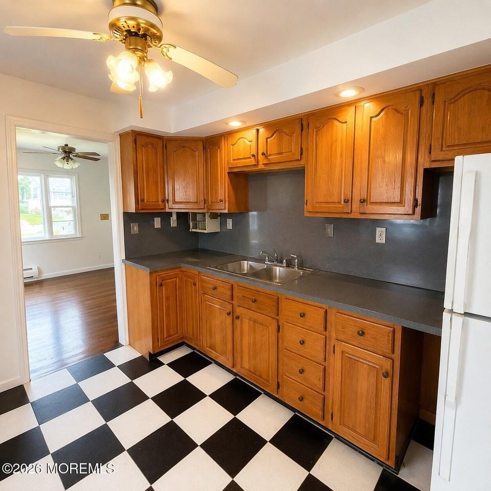 155 Highland Blvd - Photo 3 of 5