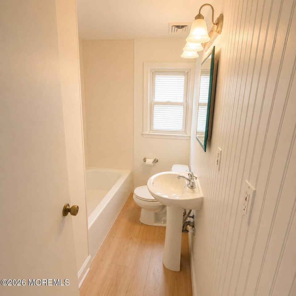 155 Highland Blvd - Photo 4 of 5