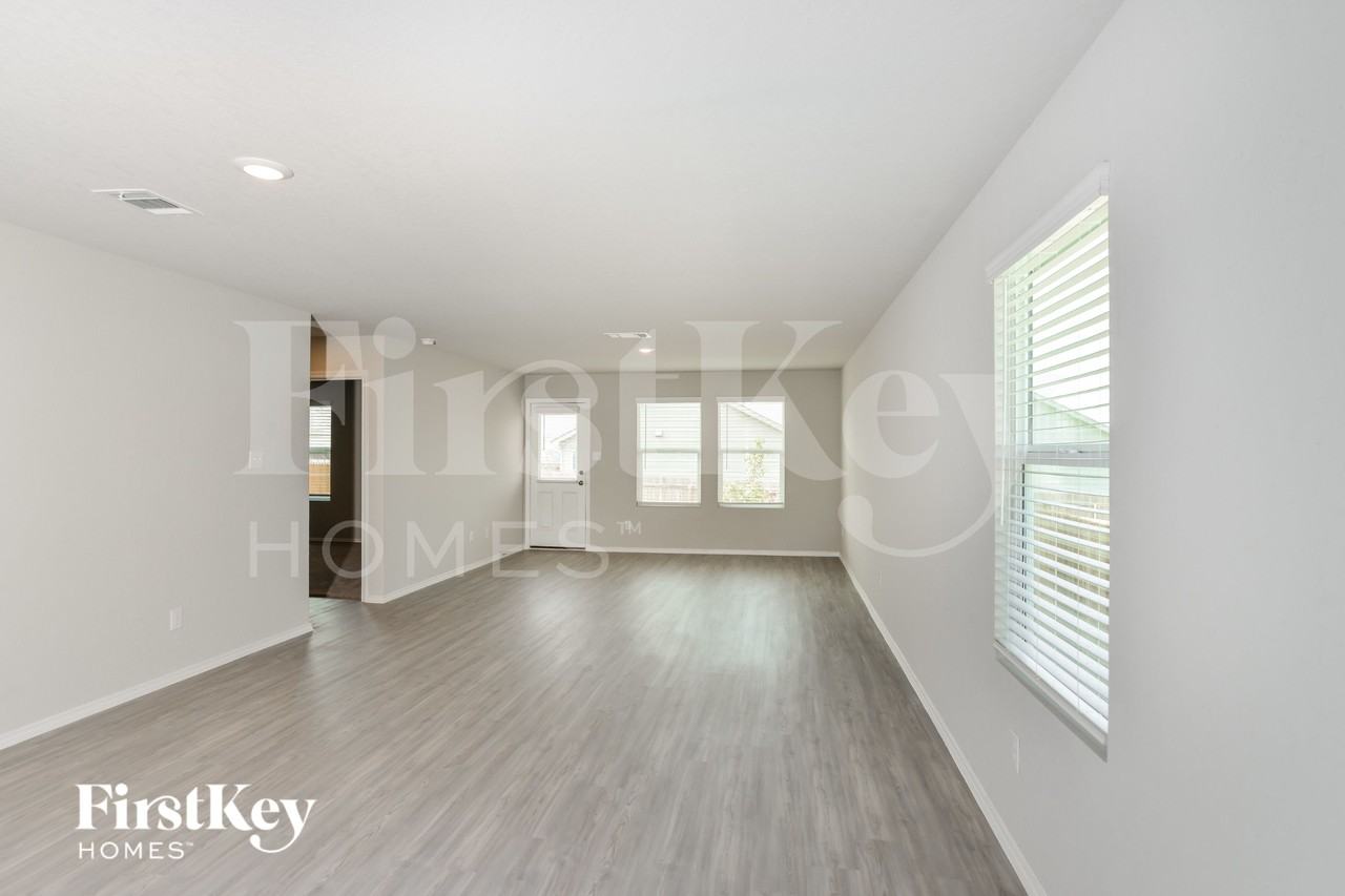 10766 Prusiner Dr - Photo 2 of 18