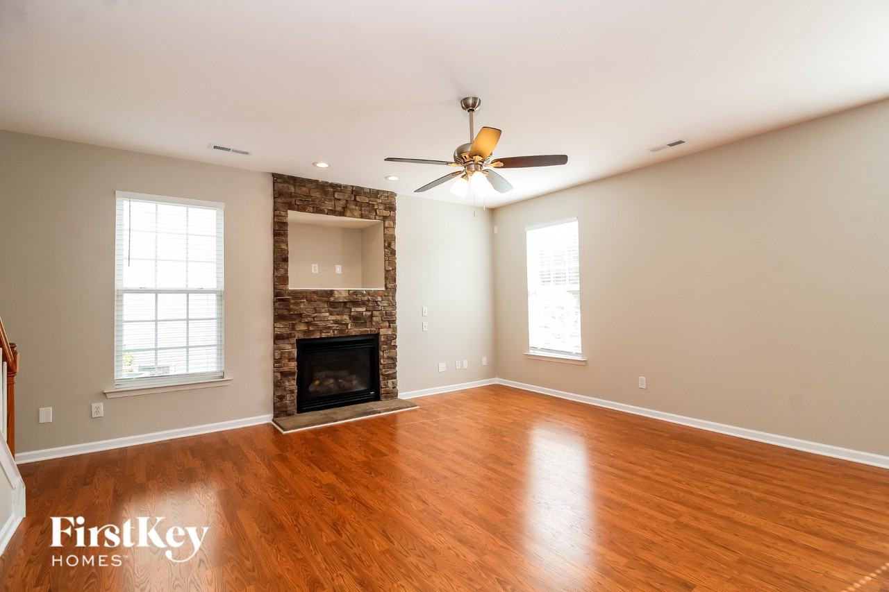 3702 Single Leaf Cir - Photo 2 of 15