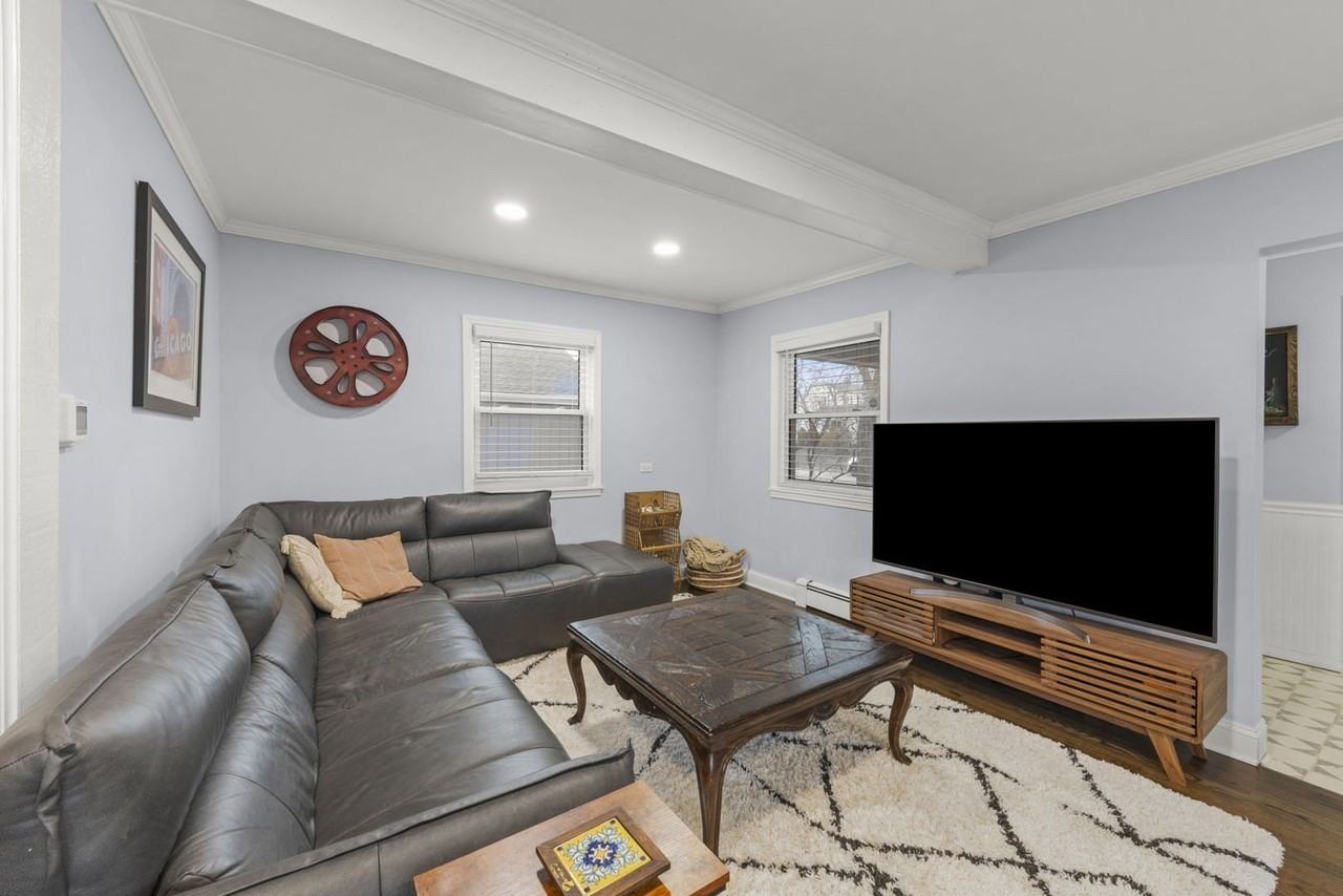 20 W Brown St - Photo 4 of 27