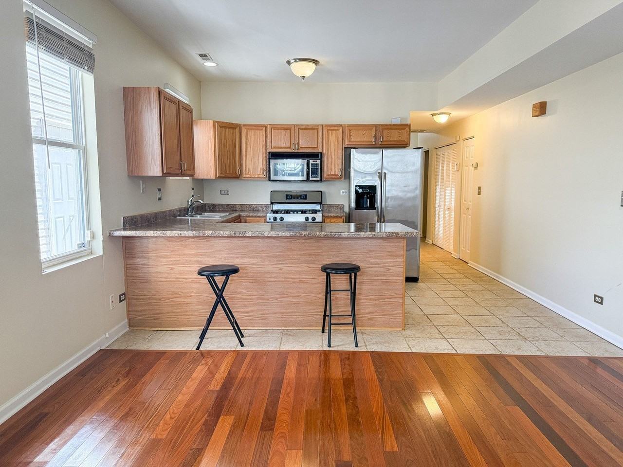 1221 N Honore St #1 - Photo 3 of 12