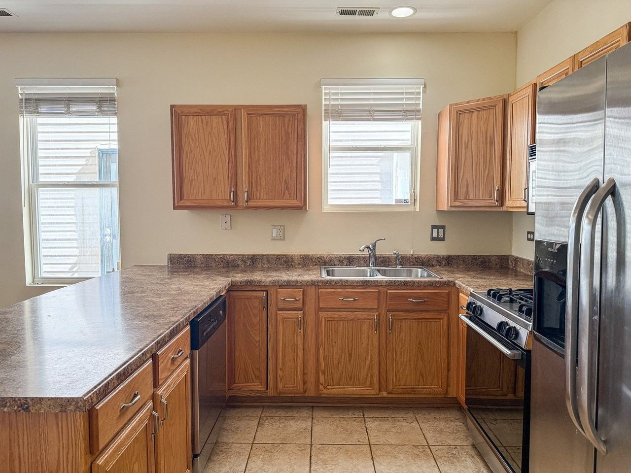1221 N Honore St #1 - Photo 4 of 12