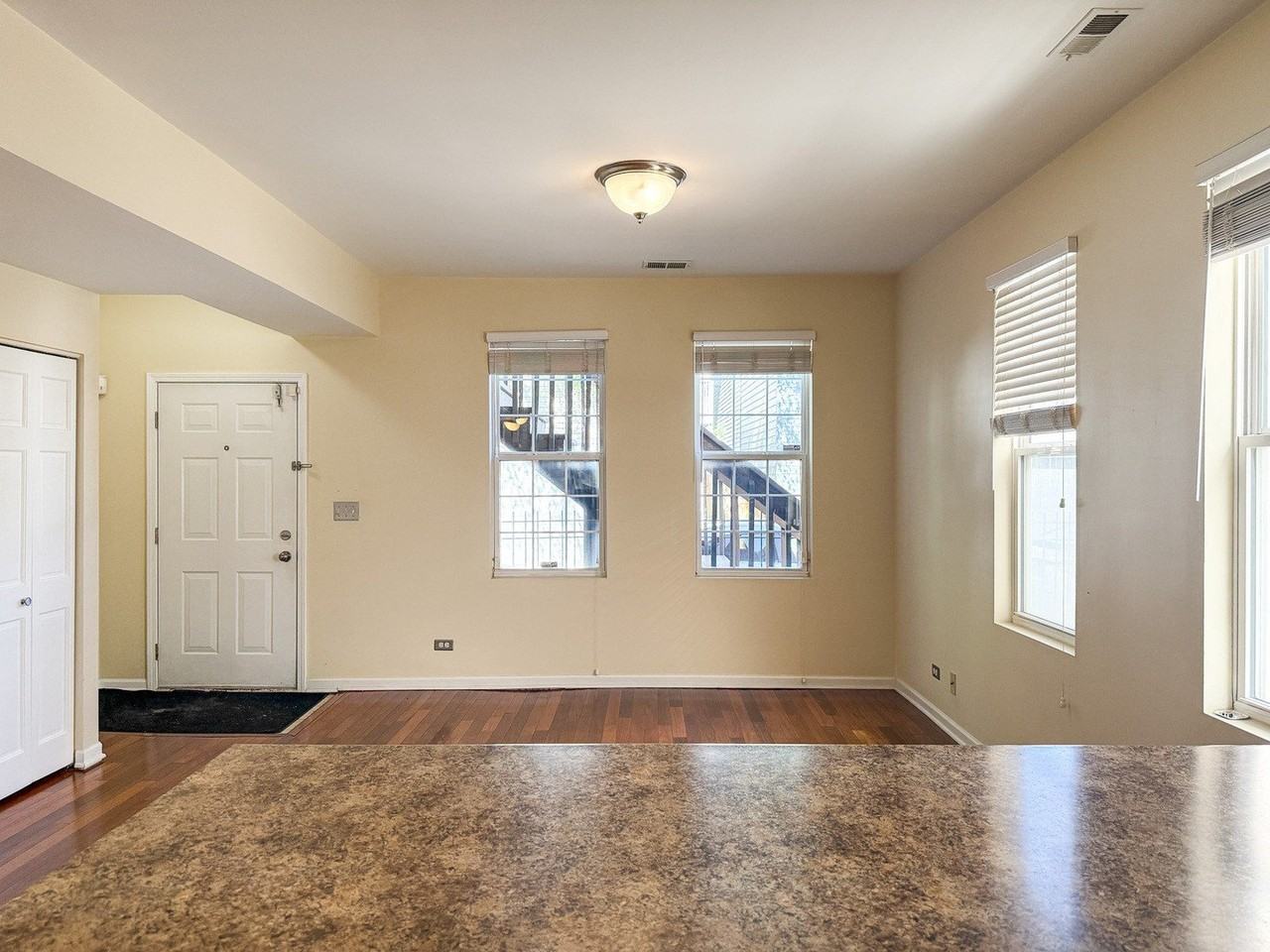 1221 N Honore St #1 - Photo 5 of 12