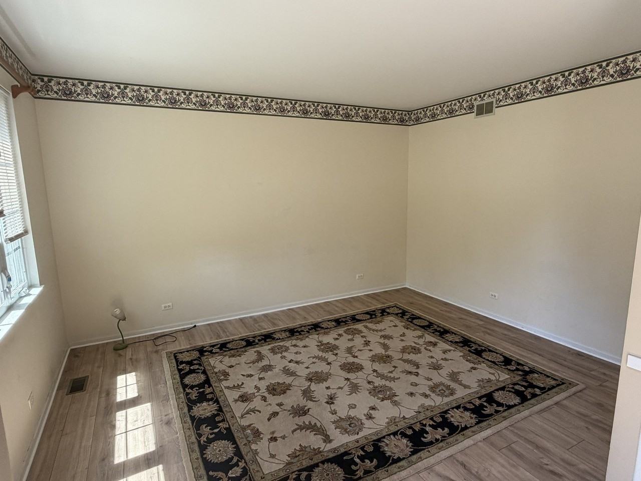575 Capital Ln - Photo 6 of 32
