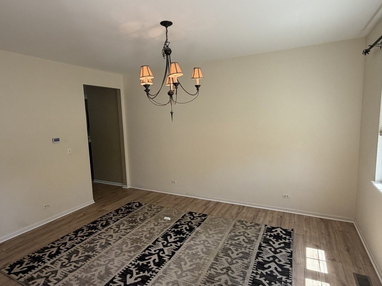 575 Capital Ln - Photo 7 of 32