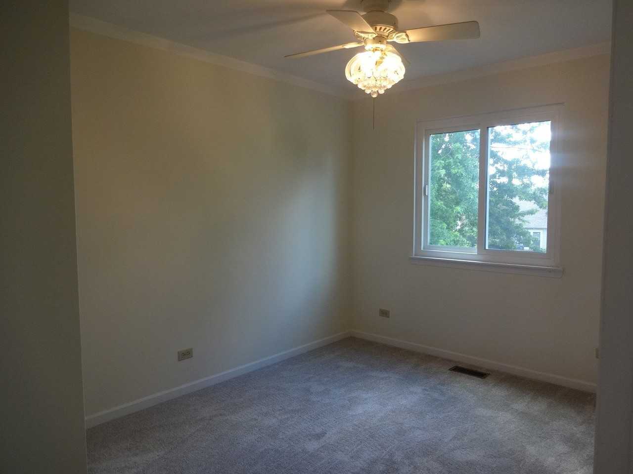 1340 Burke Ln - Photo 6 of 13