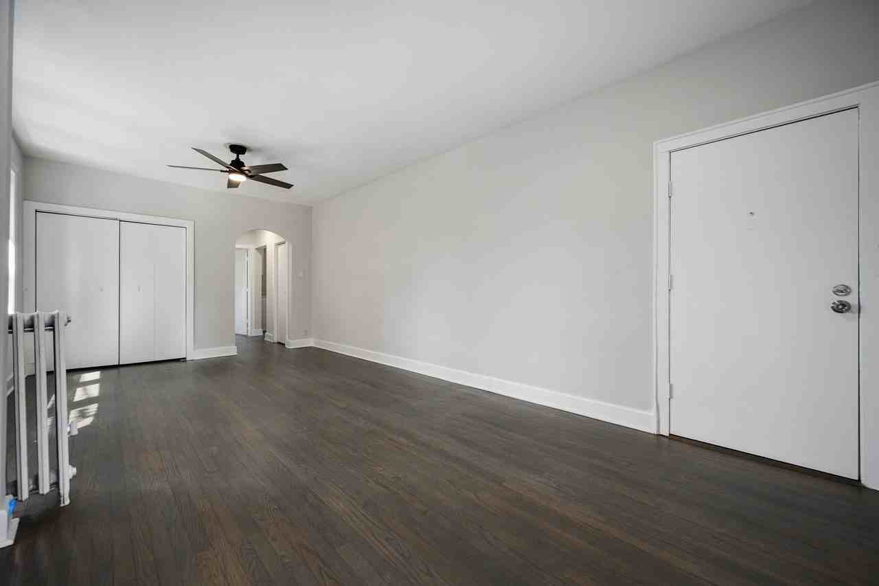 1206 W 83rd St #203 - Photo 4 of 33