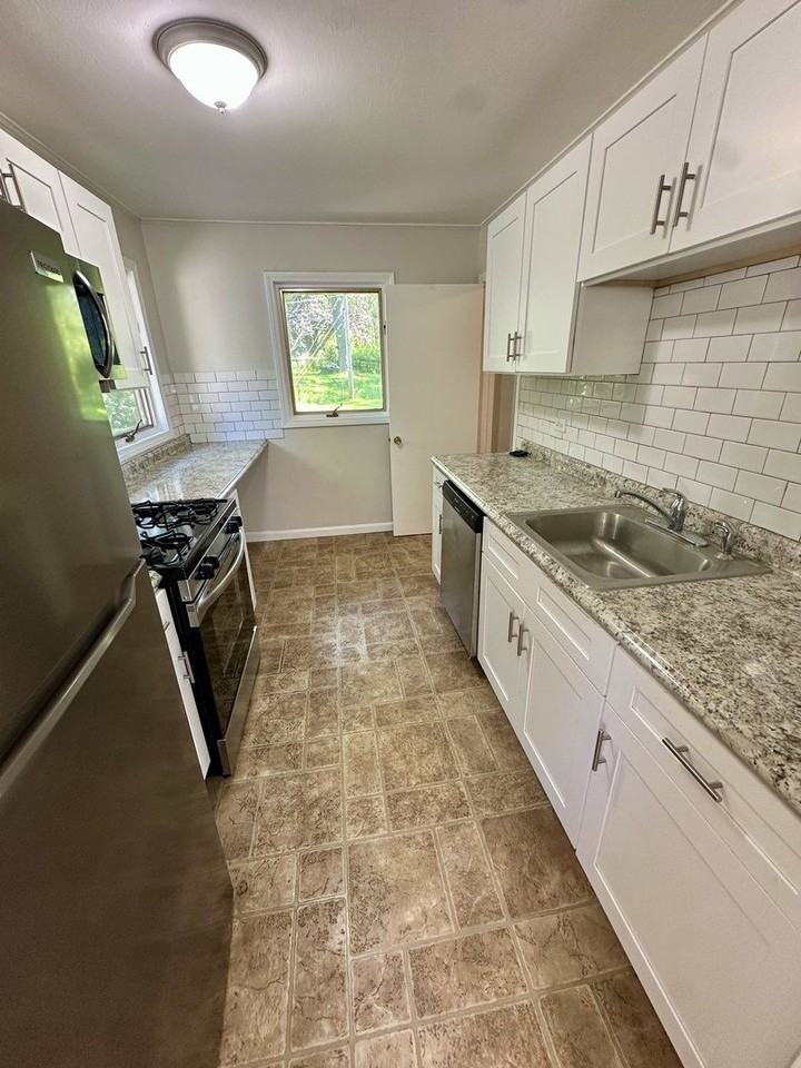 45 Golfview Rd - Photo 3 of 10
