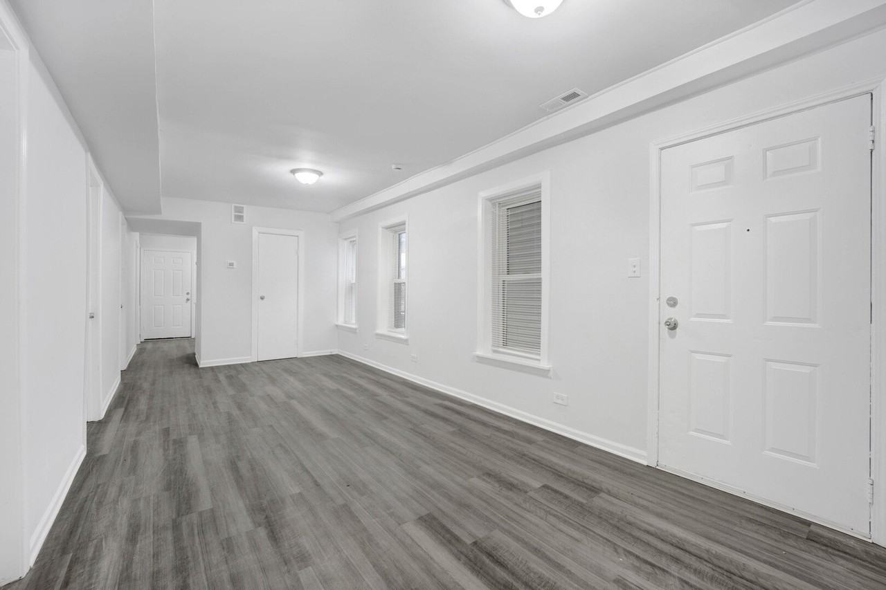 2152 W 21st St #1R - Photo 6 of 19