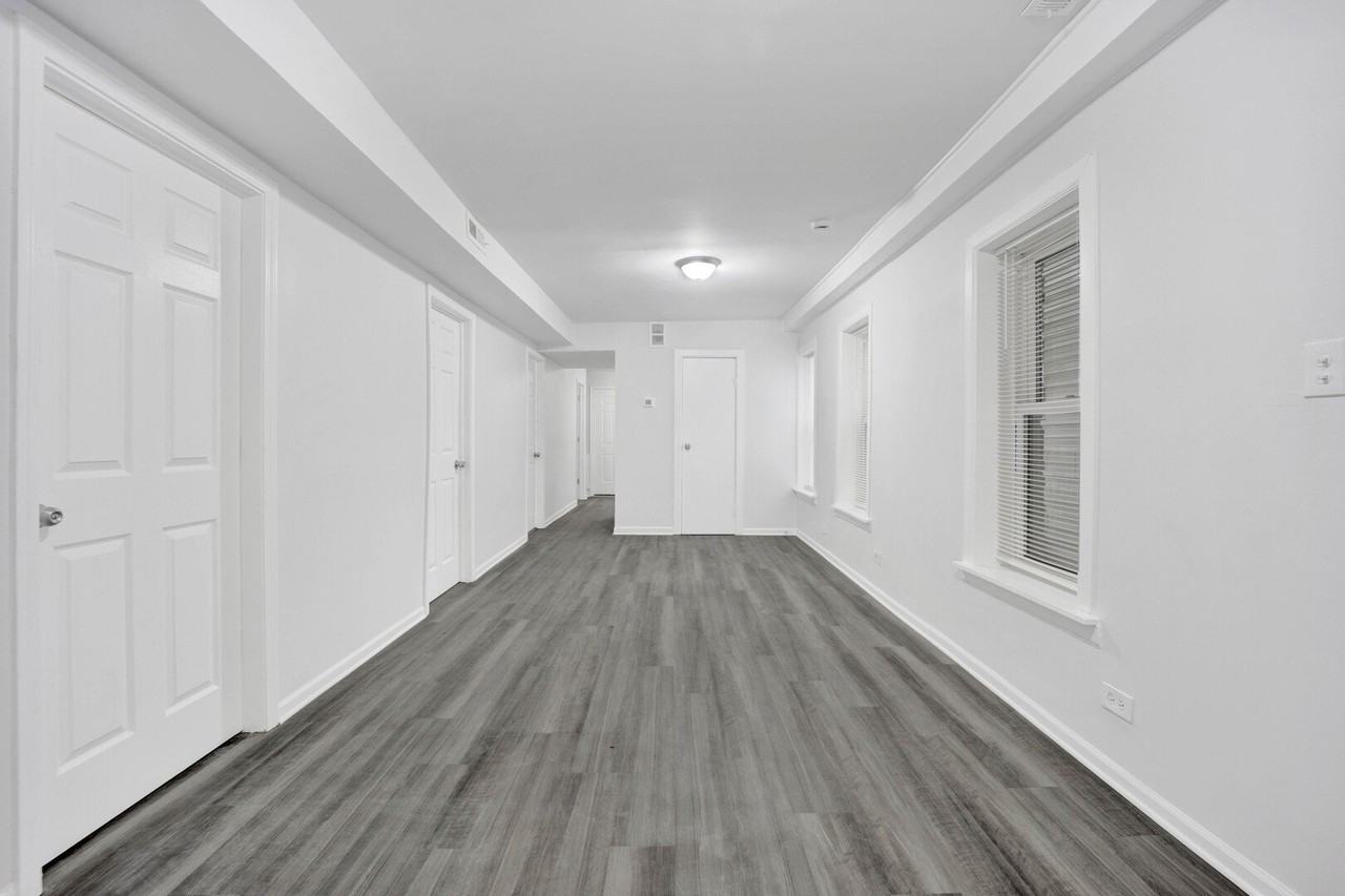 2152 W 21st St #1R - Photo 7 of 19