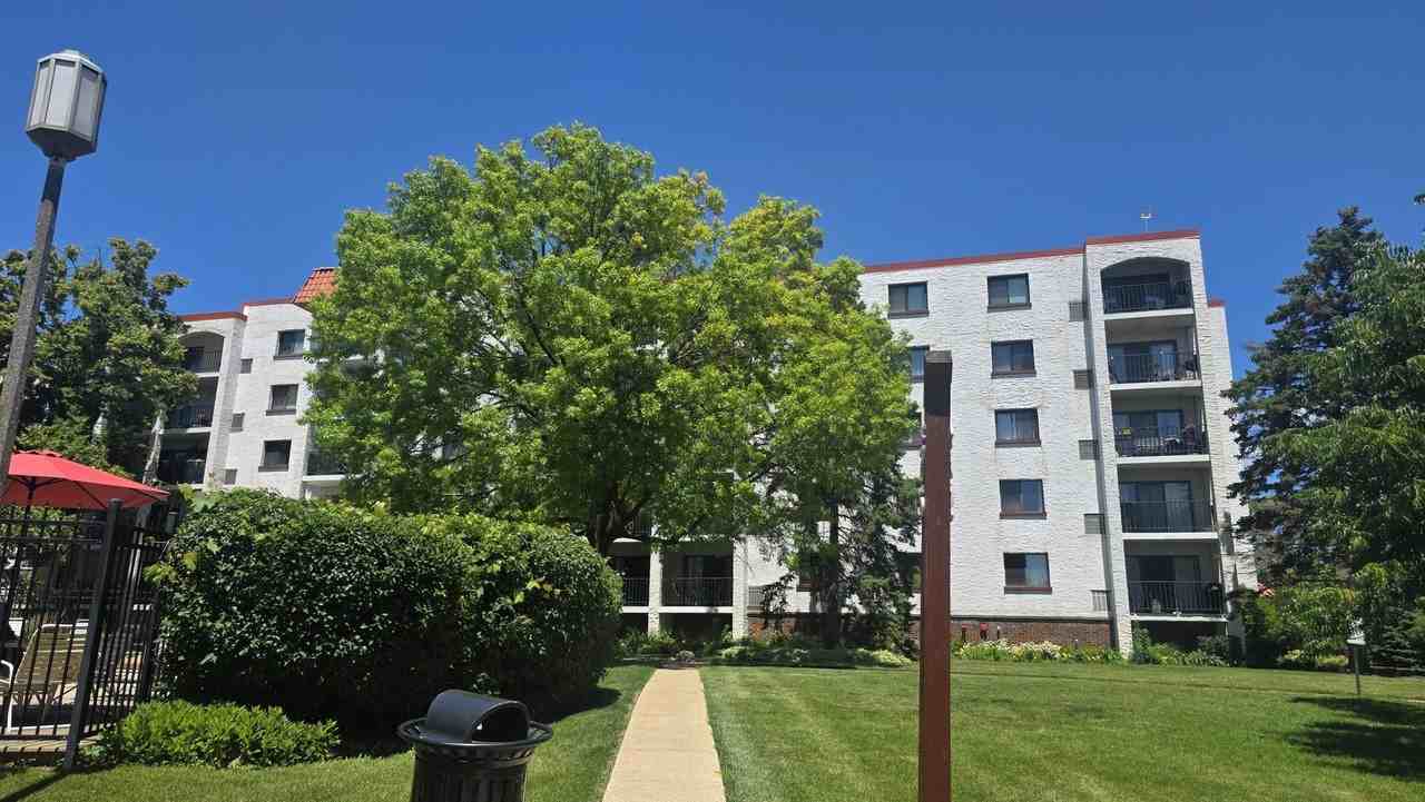 475 Plum Creek Dr #401 - Photo 2 of 24