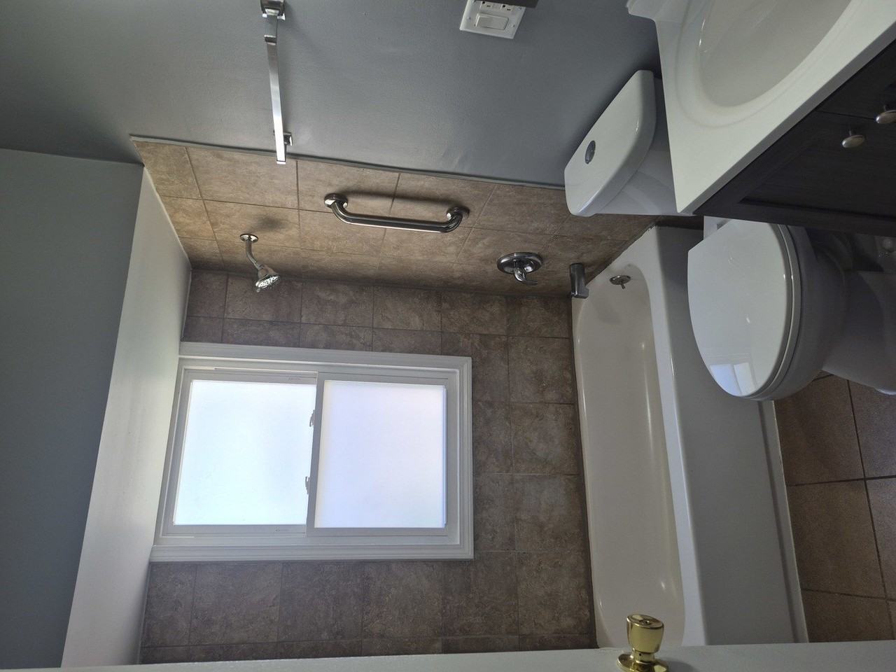 2821 W 147th St - Photo 4 of 5