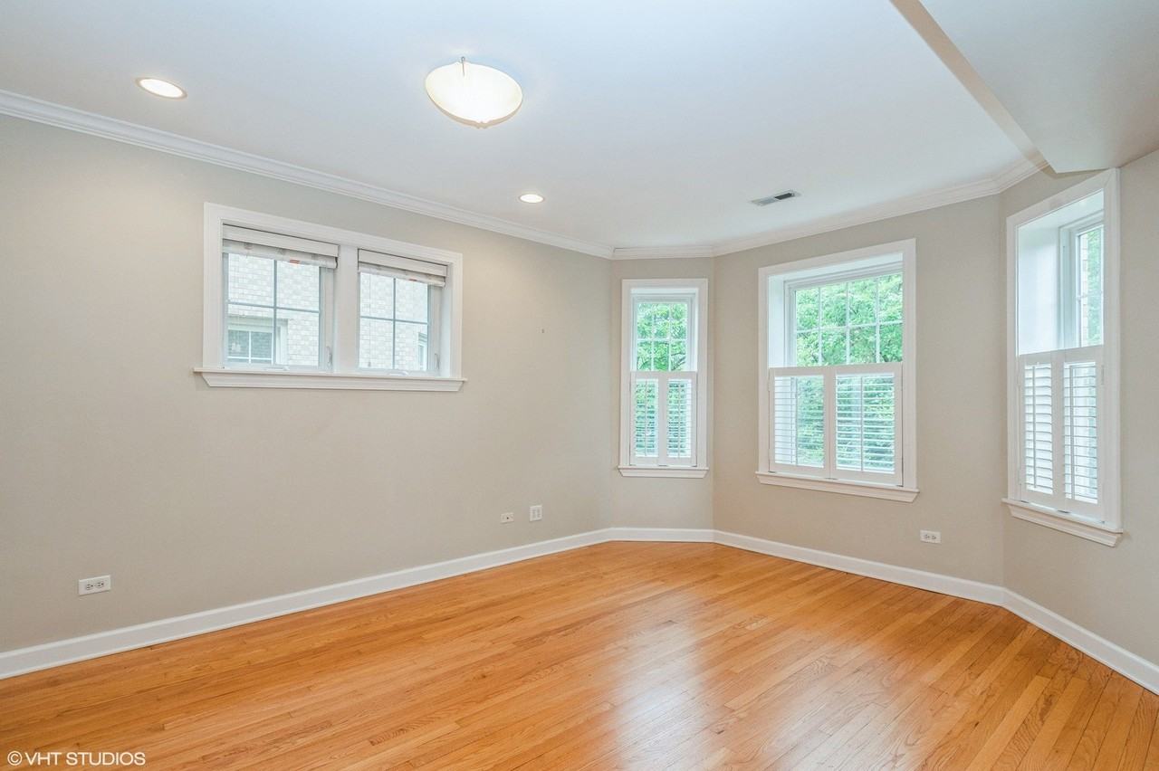 1615 Monroe St #2S - Photo 3 of 10
