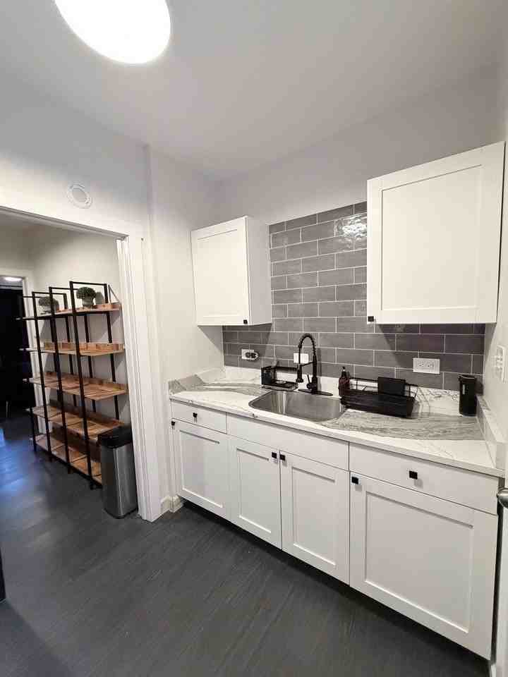 1709 W Wallen Ave #1J - Photo 5 of 9