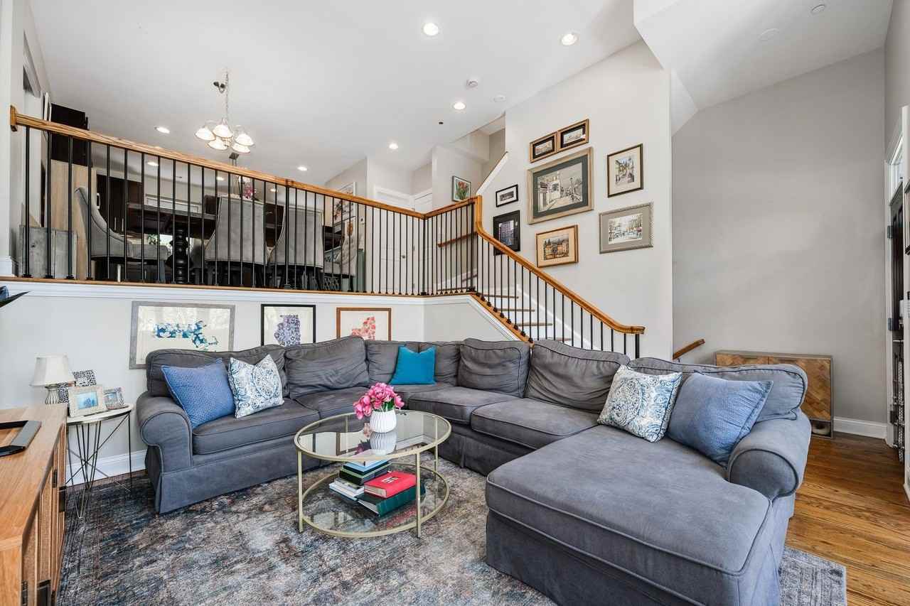 1742 N Bissell St - Photo 3 of 33