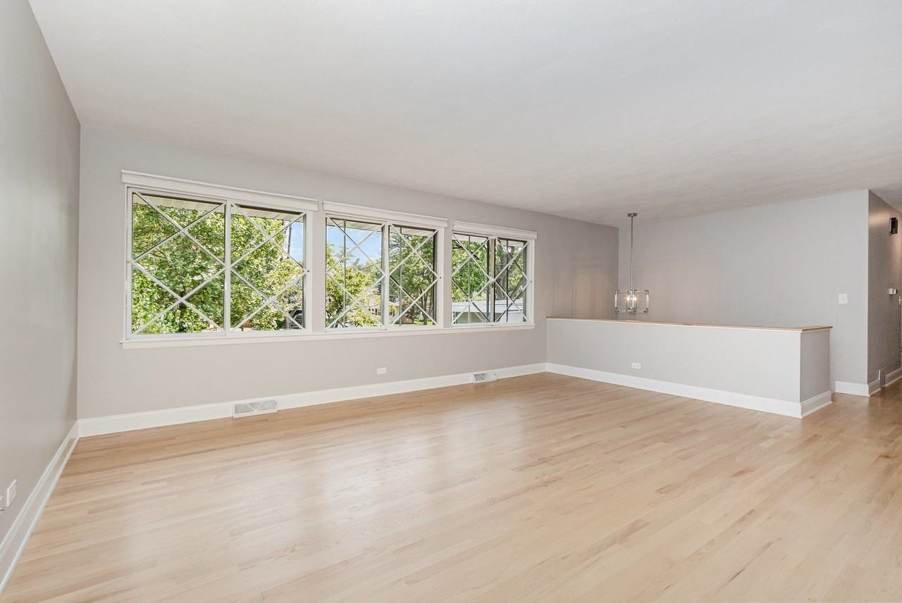 29 Robin Hill Dr - Photo 2 of 17