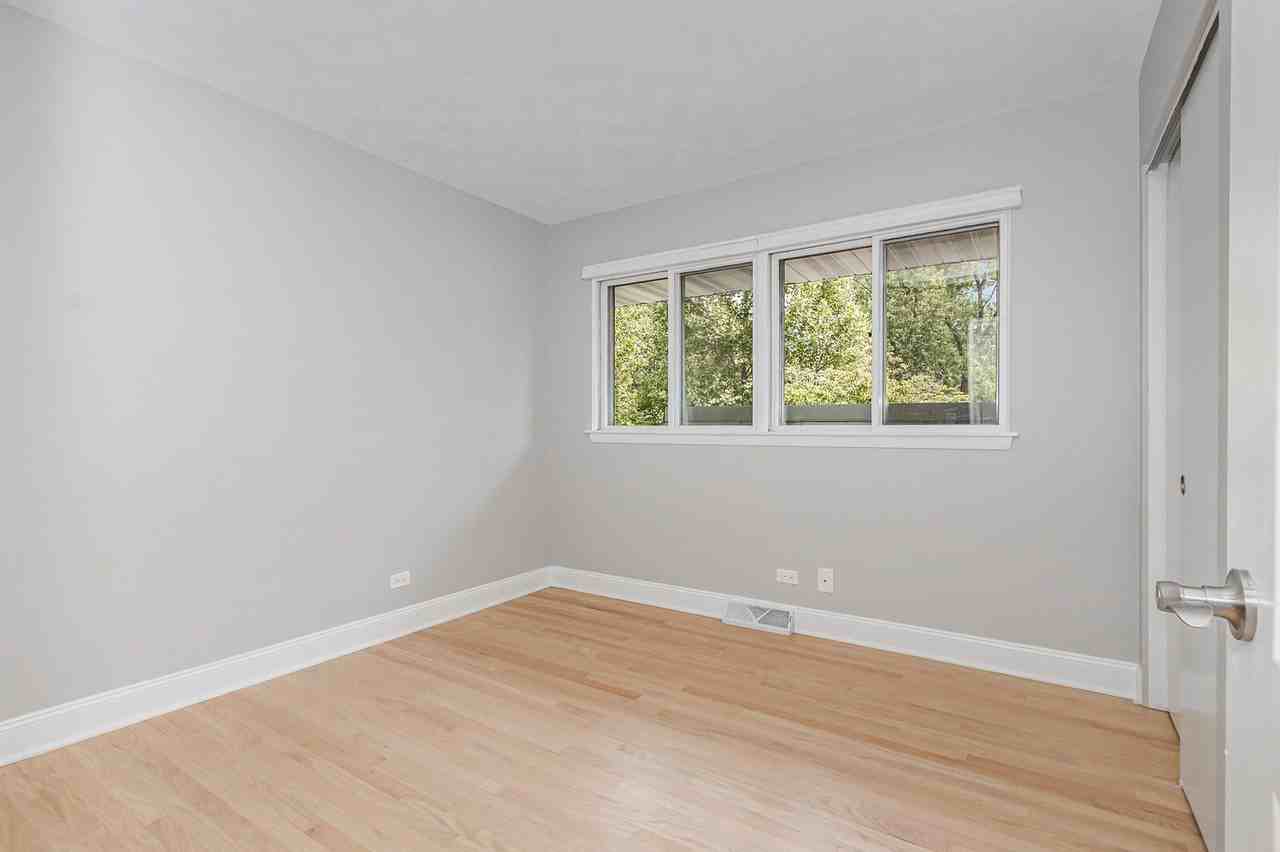 29 Robin Hill Dr - Photo 5 of 17