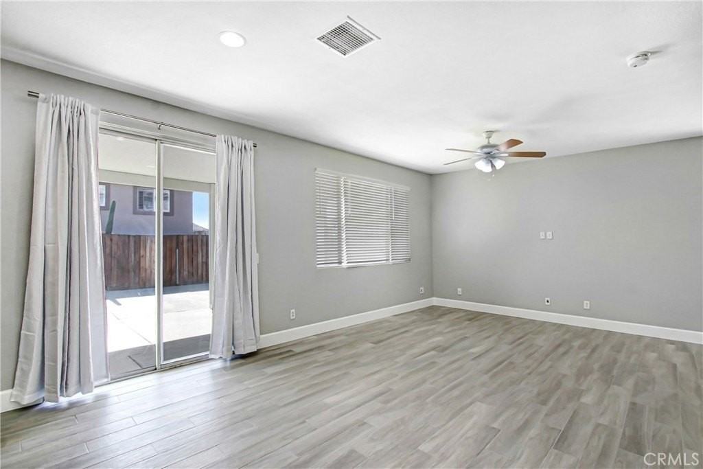 11841 Gage Dr - Photo 3 of 19