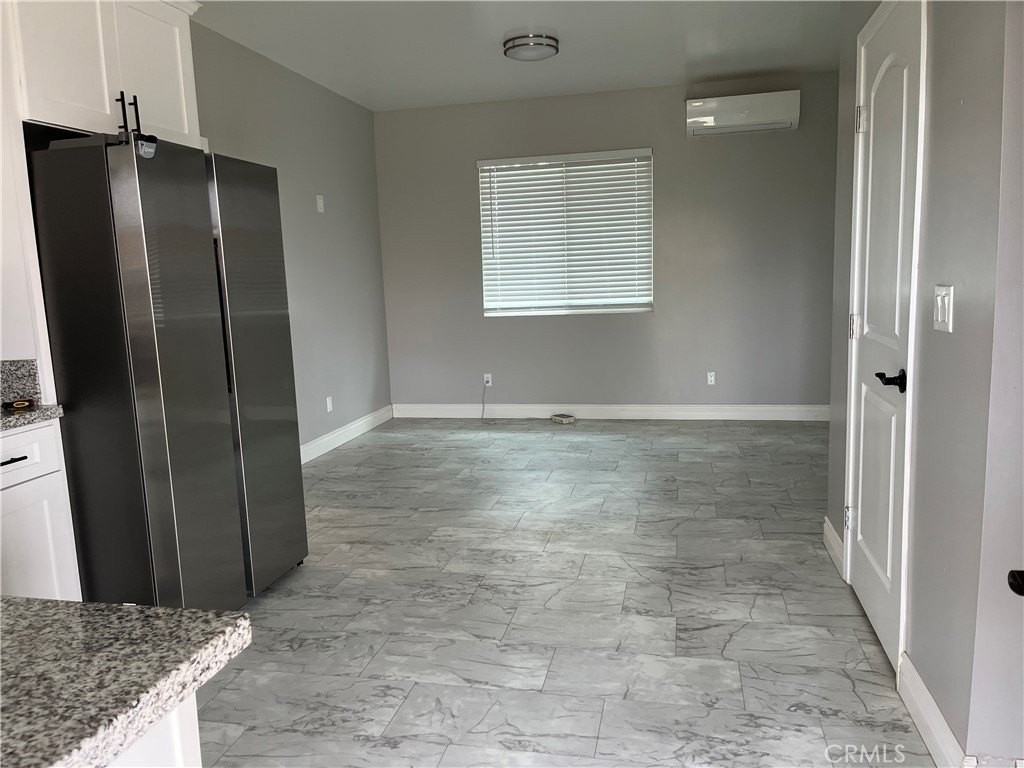 1723 Lincoln Ave - Photo 3 of 6