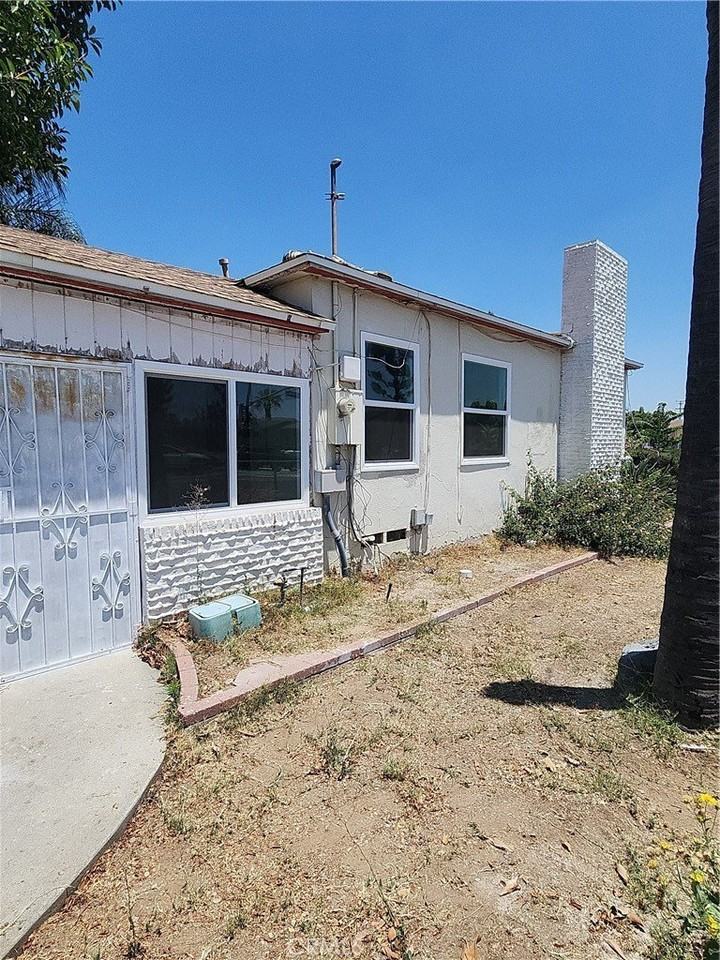 858 S Riverside Ave - Photo 2 of 20