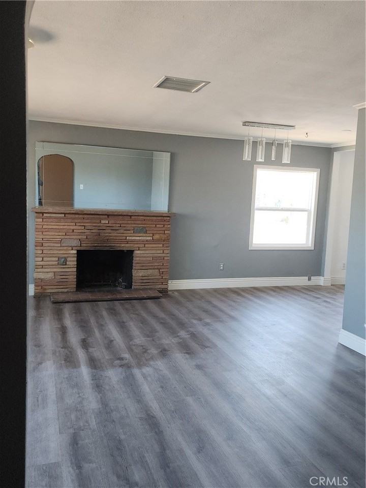 858 S Riverside Ave - Photo 4 of 20