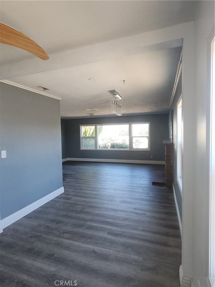 858 S Riverside Ave - Photo 5 of 20