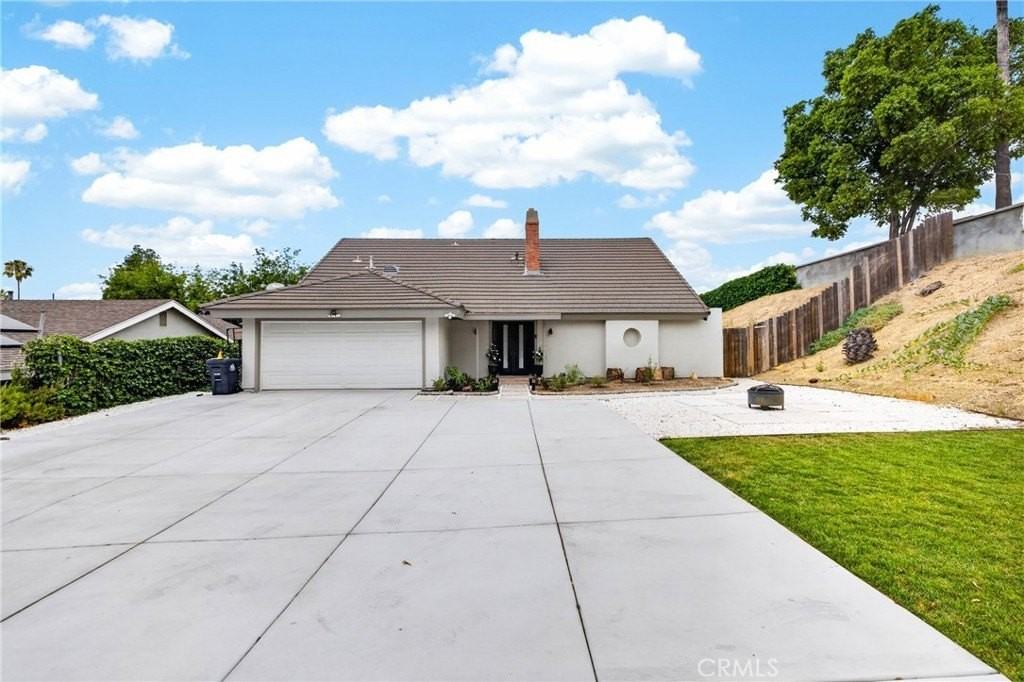 23547 Decorah Rd - Photo 2 of 39