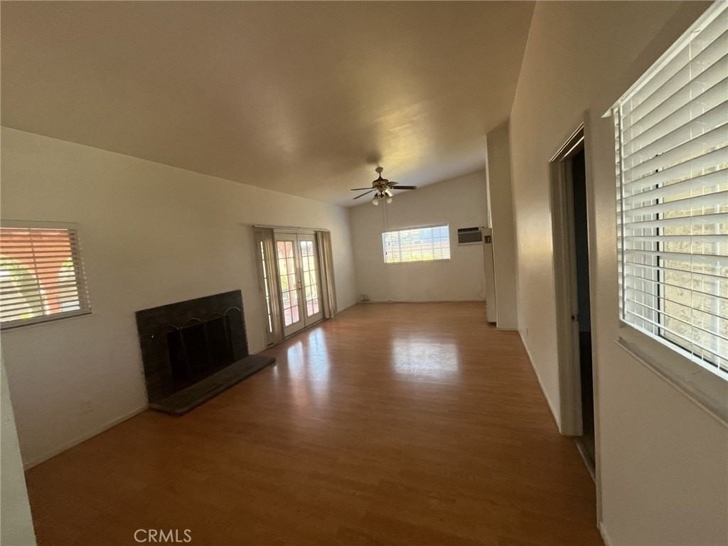 536 Sandsprings Dr - Photo 4 of 33