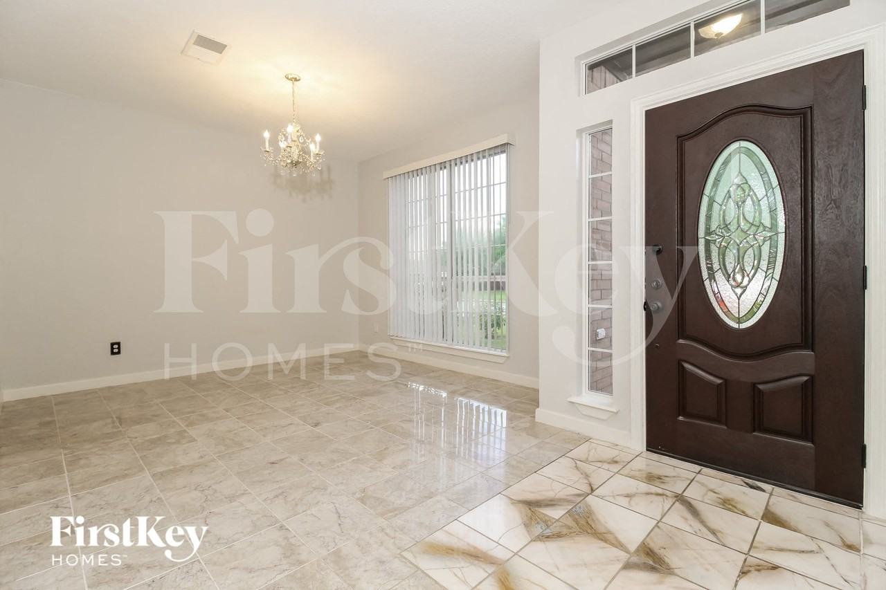 1055 Waterview Dr - Photo 6 of 15