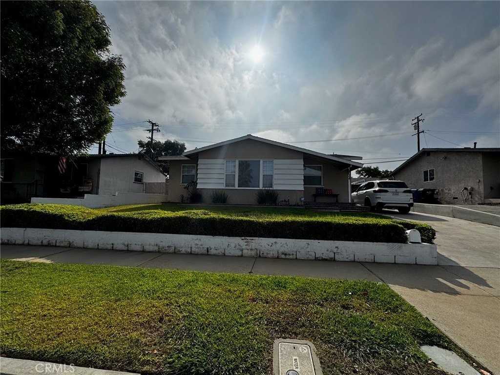 724 Cordelia Ave - Photo 3 of 12