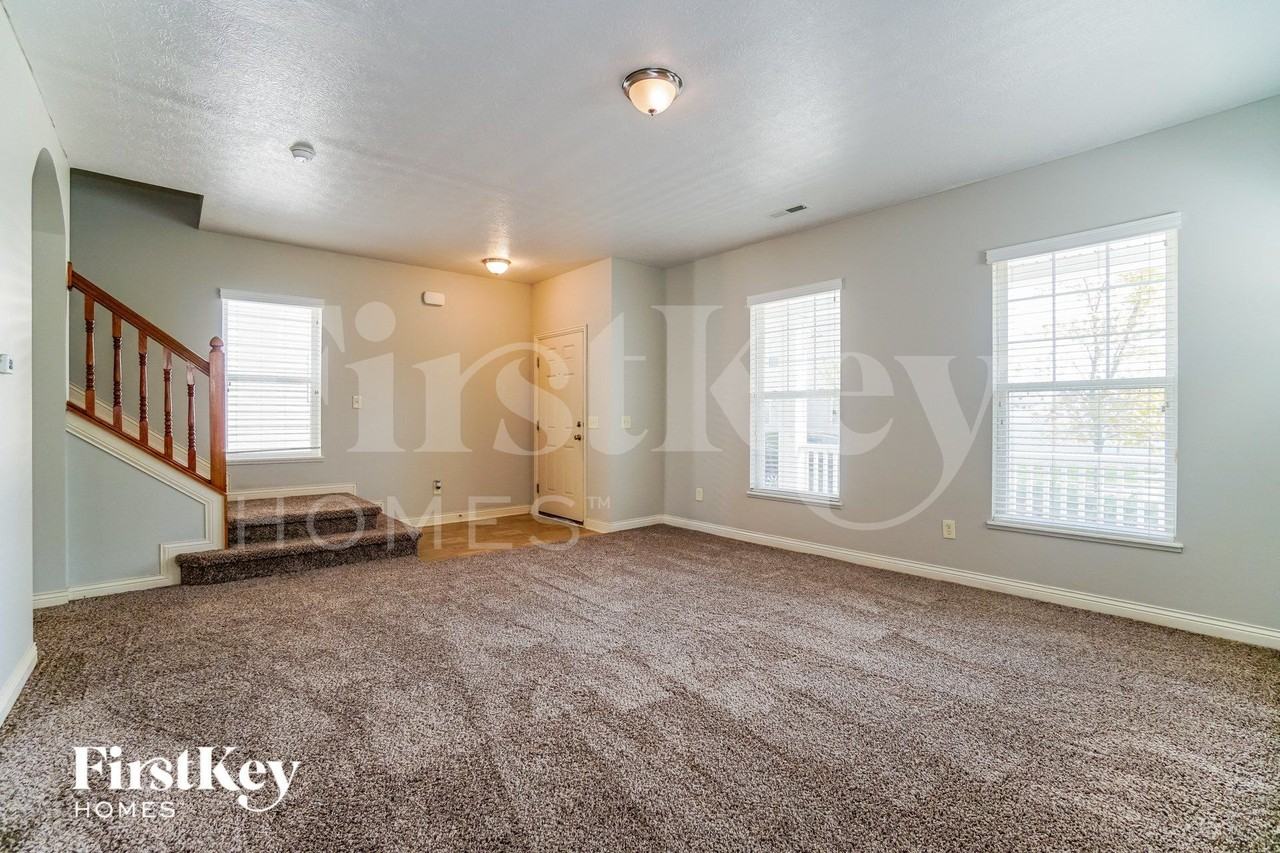 5643 Holly River Ave - Photo 3 of 15